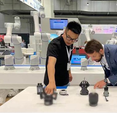 ?寰機(jī)器?產(chǎn)品與服務(wù)